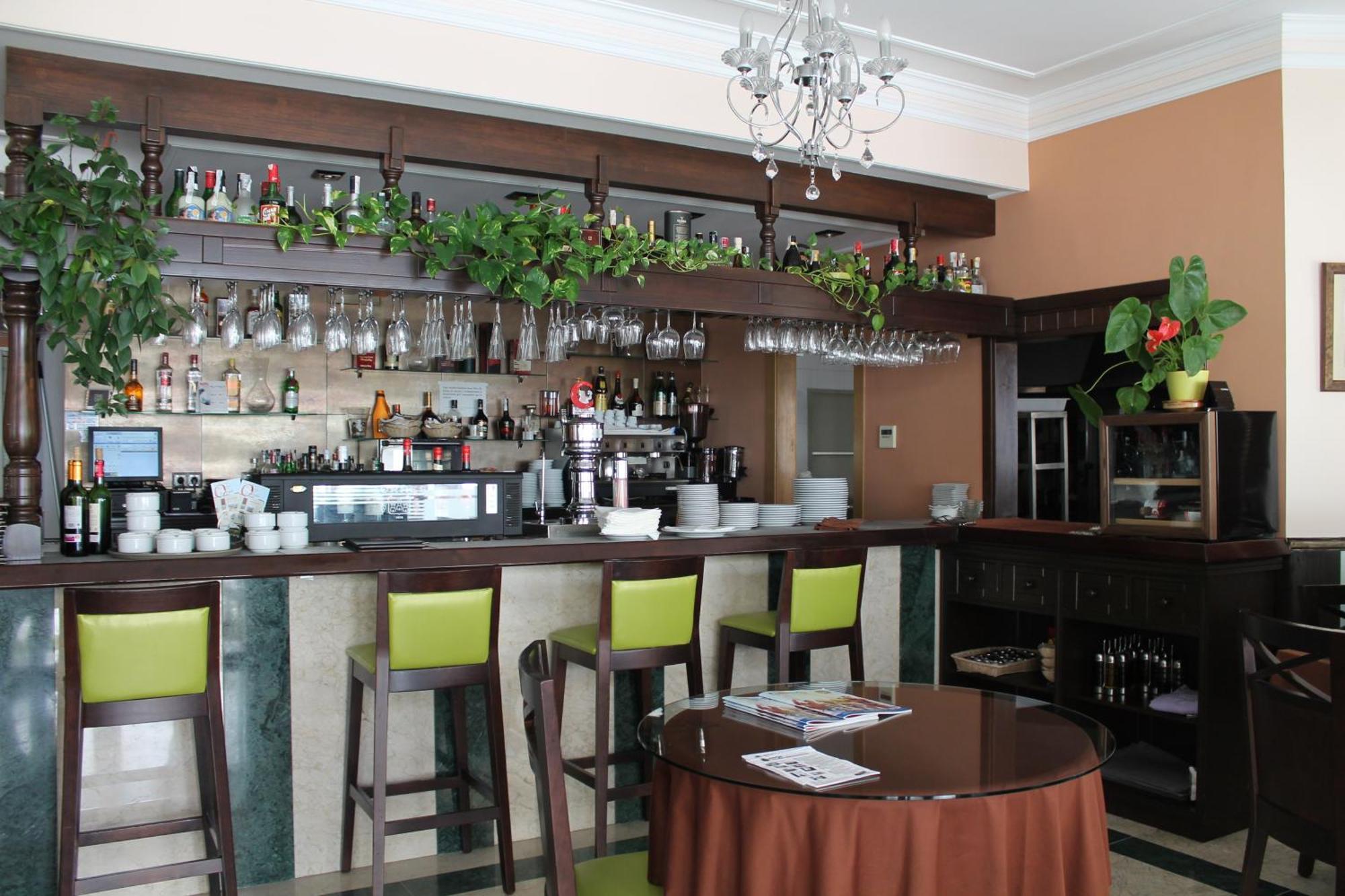 Apartamentos Turisticos Plaza Del Olvido Nerja Ngoại thất bức ảnh